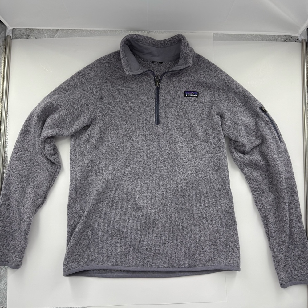 - Patagonia Grey 1/4 Zip Sweatshirt appx size small. GUC